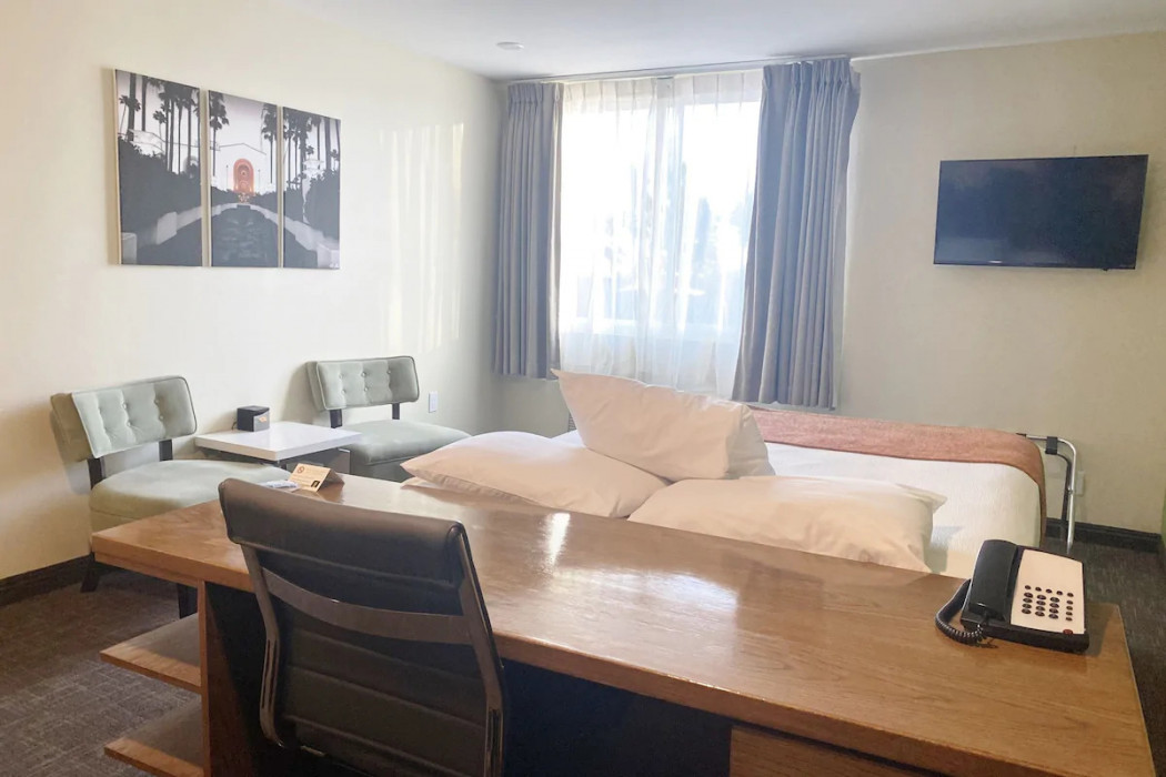 Single Queen Room - Overview