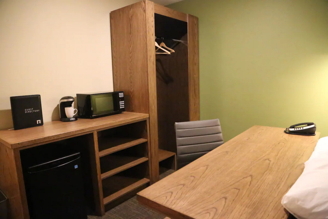 Single Queen Room